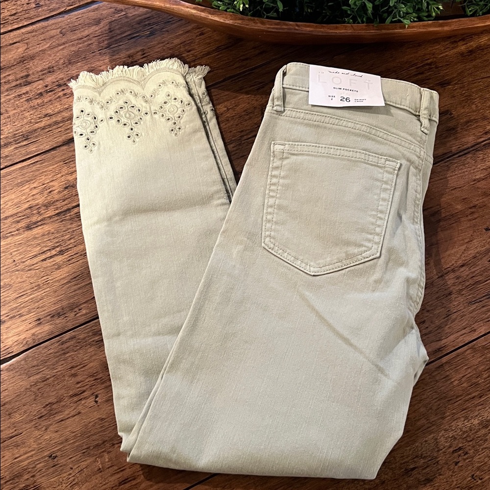 NWT Loft Eyelet Hem Skinny Crop Jeans in Matcha Latte.  Size 2 - Picture 5 of 6